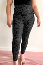 Load image into Gallery viewer, Originals Clique Leggings
